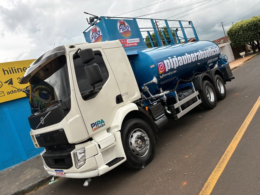Caminhão moderno da frota Pipa Uberaba